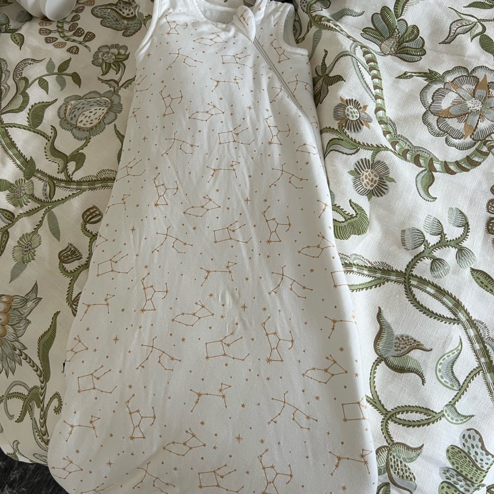 Kyte sleep sack - White with Gold Constellation Print